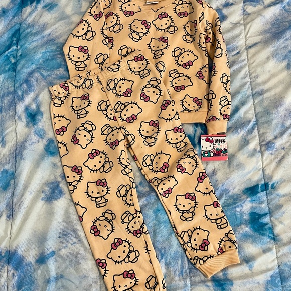 Hello Kitty Beige Lounge Set - Picture 2 of 2